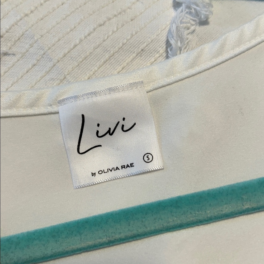 Livi White Ruched V-Neck Tee - Picture 3 of 3